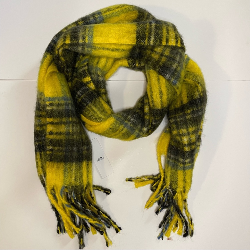 Plaid yellow scarf with fringes at the end